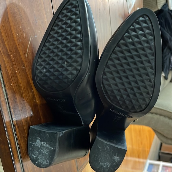 Aerosoles black leather heels (sz 7 1/2) - Picture 5 of 14